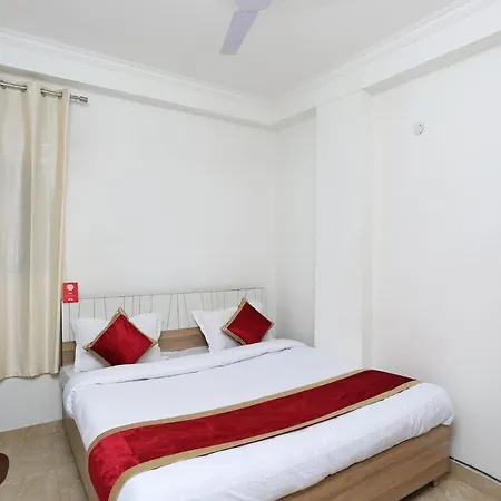 Отель Oyo 11953 Galaxy Residency